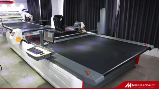 Máquina de corte automático de tecido jeans em zigue-zague de alta qualidade em fábrica de vestuário